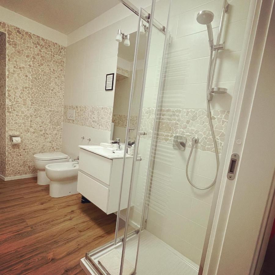 211 Underground Hotell Viareggio Exteriör bild